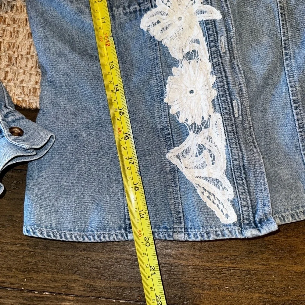 Ann Taylor Loft Vintage Denim Button Down Top Crochet Accents Country Festival S - Picture 7 of 8